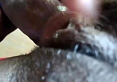 Интригующая толстая эбони-любительница, киска ласкана сыро, очень горячо