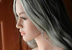 Muñeca sexual realista con tetas grandes como juguete maduro