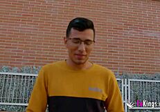 بيبي ناضجة يائسة تصور إباحية مع الجار