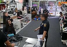 زوجان عاهرات يحاولان السرقة ويحصلان على نيك قاسي في كاميرا مخفية بي أو في