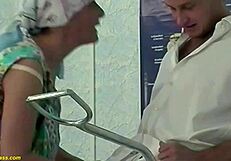 年轻18+业余女孩玩得开心