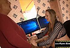 นอกใจกับเพื่อนบ้านท้องแก่ในที่ลับ