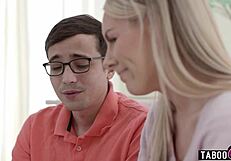 Wow! Bujna MILF Bunny Madison rżnie młodego studenta na ostro