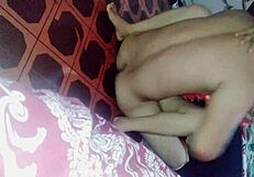 אישה נשואה בוגדת נהנית מסקס שקט עם החבר