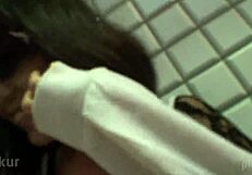 Nappaa tyttö, hotelli hauskaa! Levitä jalat, katso hänen masturboivaa sähköisellä koneella!