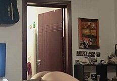 Troia sissy troia ama addestramento anale profondo con macchina dildo e shemale