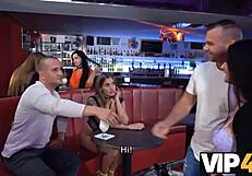 Wytatuowana Czeszka zdradza publicznie z szczęśliwym facetem