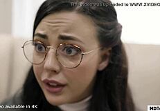 Hej, perverzni socijalni radnik iskorišćava problematičnu mladu 18+ Whitney Wright!