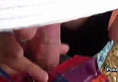 Ze is een jonge 18+ MILF die zaad in mond krijgt buiten met spuiten op webcam