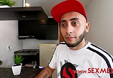 أنا هنا لابن أخي، دانا غوميز، أريحه بصدري الكبير.