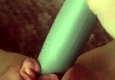 أم ناضجة تركية تتفنن في لعب كس مشعر بديلدو في المنزل