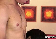 Margo T domina con habilidades salvajes de mamada