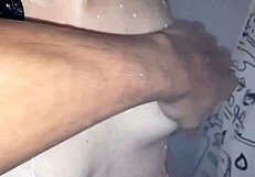 Hamile baldızım duşta hiç tereddüt etmeden her şeyi yutar