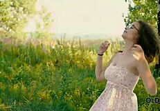 Wow, starý chlap buší horkou kámošku tvrdě!