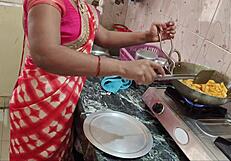 Bhabhi Desi digoda oleh pembantu di dapur