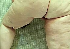 बड़ी गांड वाली मिल्फ ने खुली चूत से लुभाया