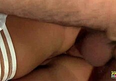 أم ناضجة بنية تحل الكوابيس بألعاب شرجية ولعق عميق