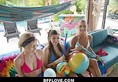 Tri vroče majhne mladinke Isabel Moon Alicia Williams Payton Avery bazen zabava orgija z fantom pihanje noge lezbijka