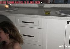 خضوع لوستري مع أندي وكيتي في حوض الاستحمام