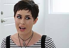 MILF peluda impresionante Olive Glass dedos su coño jugoso en cámara para doegirls