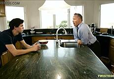 ssanie w kuchni ruchanie na łóżku - Jill Kassidy