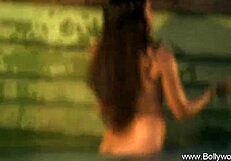 الحواس تستيقظ مع جمال غريب من الهند