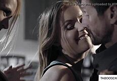 स्टेप डॉटर और मदर स्टेप फादर को वाइल्ड सक्किंग स्किल्स से टीज करती हैं!