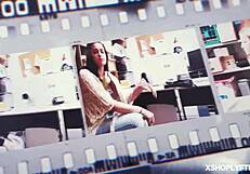 难以相信Monica Saige张开双腿深插猛干