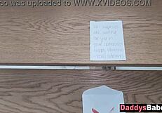 Alla hjärtans dag trekant med styvdottern och hennes sexiga bästis blir vild