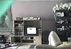 뜨거운 와이프가 집에서 사적인 순간에 숨겨진 캠으로 유혹해