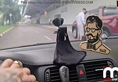 Göğüsleri büyük 18+ genç esmer, sabah sokaklarında cuckold kocası önünde ırklararası sik arar