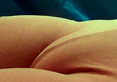 Novinha calienta con shorts ajustados mostrando cameltoe