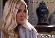 En lesbisk scene med Serene Siren og Gizelle Blanco, der tænder med hed fisse-slikning