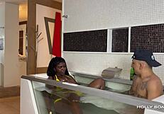 Banyoda yaramaz aşkımla çıldırıyorum