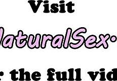 Wow, ta wytatuowana modelka zostaje mocno wyruchana i lizana w dzikiej grupie!