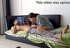 Пока учусь, сводная сестра делает шикарный минет дома