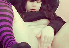 귀여운 몸집 작은 흥분한 틴, 처녀 보지 자위 - Hana Lily