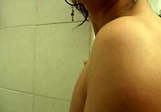 Po show Kelly dostaje zapłatę kutasem i lodzikiem w domu