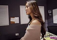 Alexia Anders og Paisley Paige avslører nerdete hemmeligheter med intens licking!