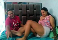 ميشيل وأنا نختبر النرد الإيروتيكي للعب اللسبي الفموي الجزء 1