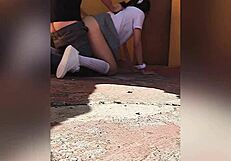 Latin Genç Kız Arkadaş Üniversite Arasında Dışarıda Seks Yaparken Yakalandı