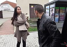 Хей, азиатска мадама иска да я кача във ваната ми