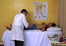 Medical Twink Mature Doctor se Kinky Exam Mein Anal Toys ke Saath