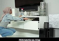 嘿，快看这个可爱的阿拉伯妹子Veronica Valentine抖大屁股！