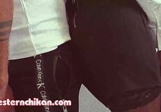 Öffentliches Bus-Grabschen an atemberaubender 21-jähriger Blondine