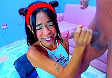 रॉ स्लट्स क्लासमेट द्वारा वाइल्ड थ्रोट फकिंग के लिए लाइन करती हैं