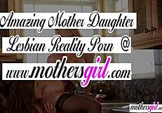 Rozkošná nevlastní dcera se vyhne domácím pracím svůdnou lesbickou hrou, chceš se podívat?