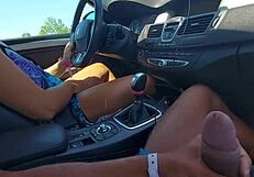 В задръстване на магистралата, свекървата ми задоволява девствения си заварен син с ръчна