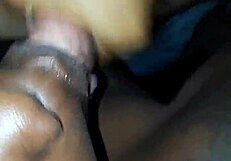 ควยแข็งโดนดูดลึกโดยแม่เอ็บเบนีป่าเถื่อนอยากช็อกโกแลต