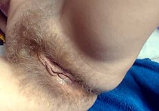 빨강머리 털 많은 여자 자위 원해, 야생 딜도로 보지 박고 진짜 좆 갈구해